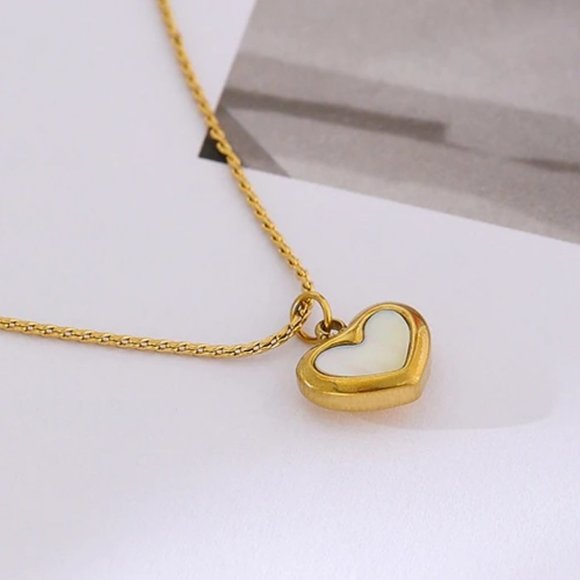 NEW 18K Gold Plated Mother of Pearl Shell Heart Necklace - Picture 2 of 6